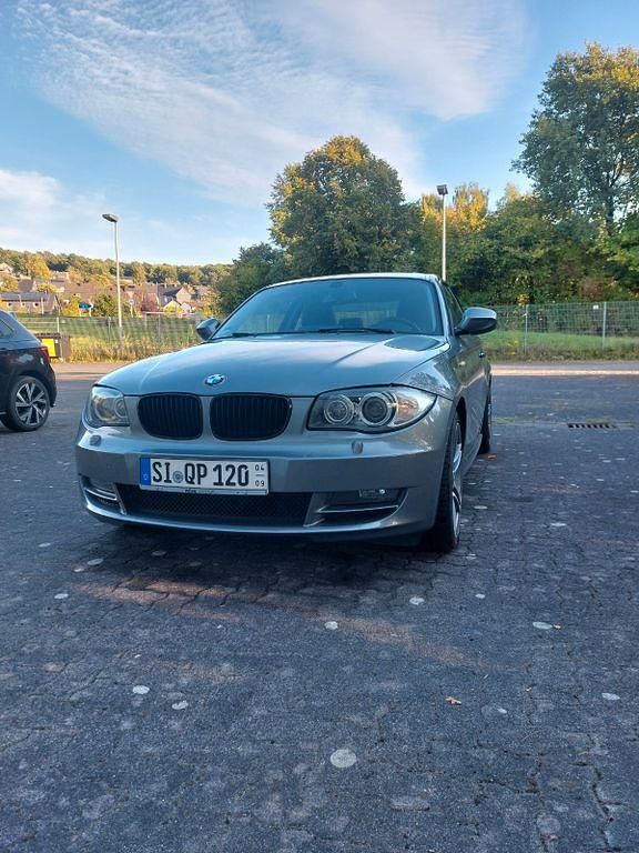 Gebraucht BMW 120 Sport Line 170 PS (125 kW) 2010 Grau Kleinwagen