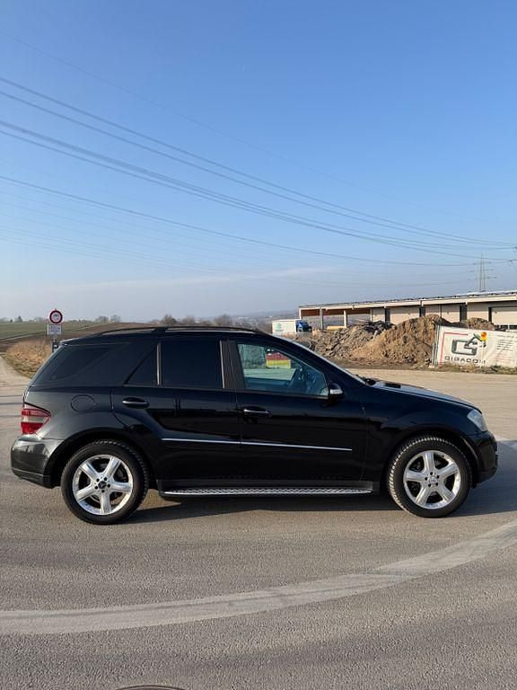 Gebraucht Mercedes ML320 224 PS (164 kW) 2006 Schwarz SUV