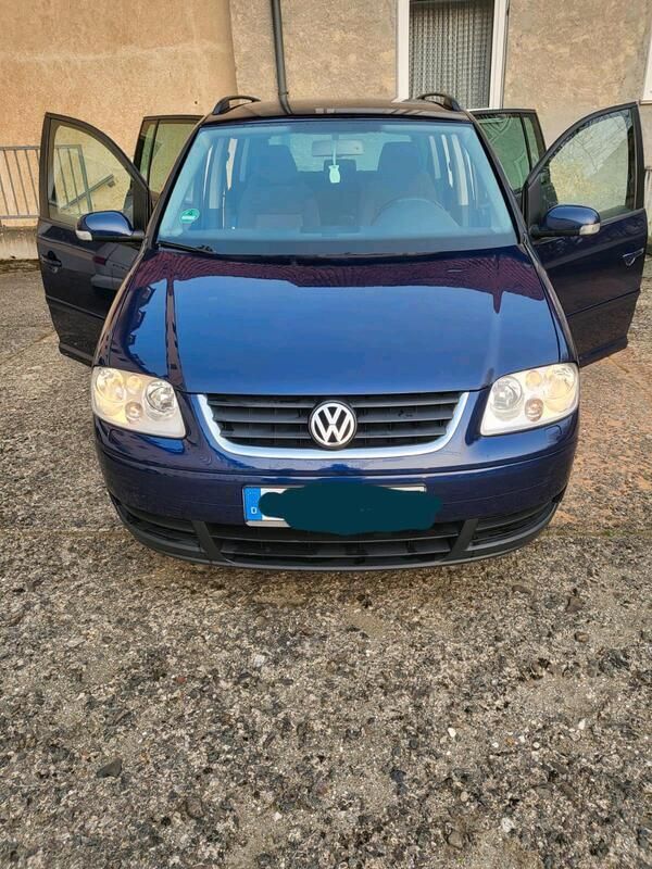 Blau Gebraucht 2006 VW Touran Van / Kleinbus | 3.750 € (Etwas zu teuer) - Bild 1/4