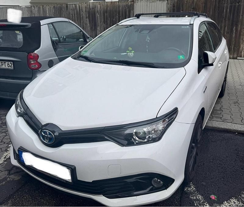 Weiß Gebraucht 2018 Toyota Auris Touring Sports Kombi | 14.993 € (Fairer Preis) - Bild 1/4