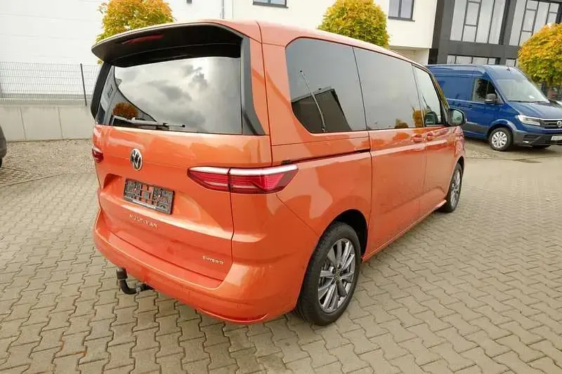 Käytetty VW Multivan Energetic 160 HP (117 kW) 2022 Oranssi Tila-auto