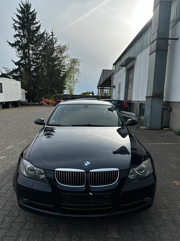 Gebraucht BMW 330 231 PS (169 kW) 2006 Blau Kombi