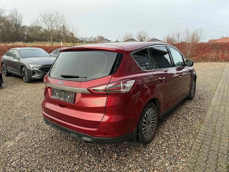 Gebraucht Ford S-MAX Titanium 190 PS (139 kW) 2019 Rot Van / Kleinbus