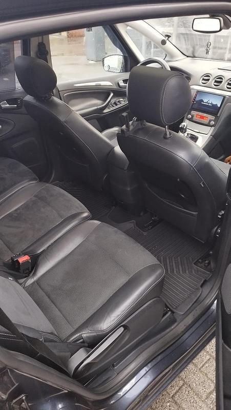 Gebraucht Ford S-MAX Titanium 175 PS (128 kW) 2009 Grau Van / Kleinbus