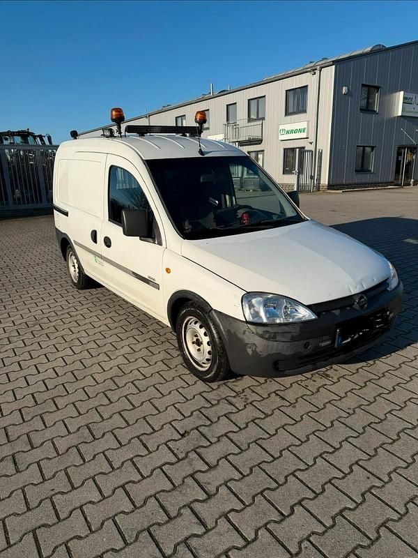 Weiß Gebraucht 2002 Opel Combo Limousine | 2.890 € - Bild 1/4