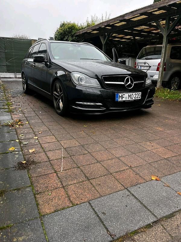 Schwarz Gebraucht 2011 Mercedes C220 AMG Kombi | 4.599 € (Superpreis) - Bild 1/4