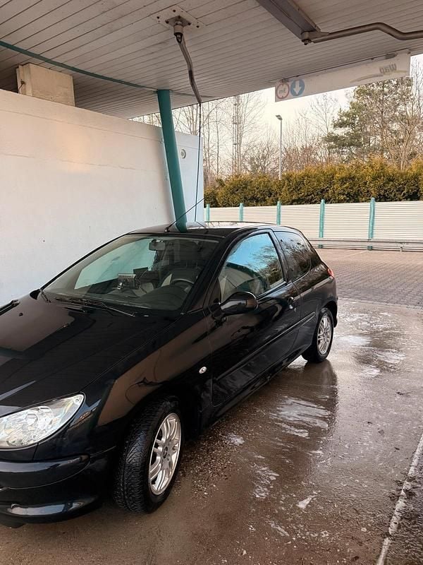 Gebraucht Peugeot 206 60 PS (44 kW) 2005 Schwarz Kleinwagen