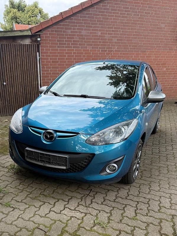 Blau Gebraucht 2014 Mazda 2 Sendo Limousine | 7.099 € (Fairer Preis) - Bild 1/4