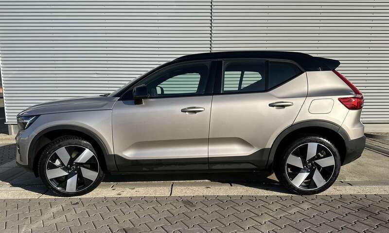 Gold Gebraucht 2023 Volvo XC40 Core SUV | 37.500 € (Superpreis) - Bild 1/4