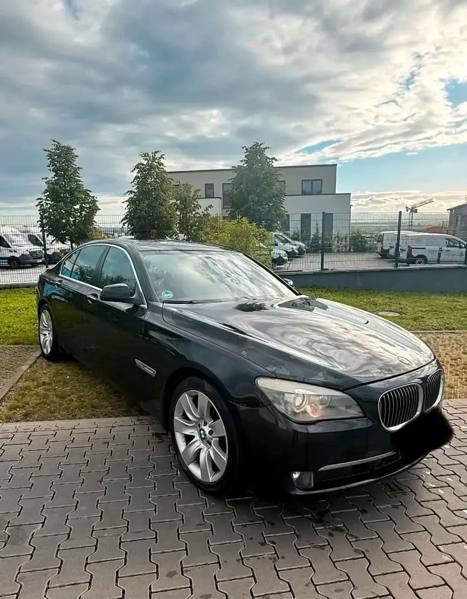 Gebraucht BMW 730 245 PS (180 kW) 2026 Schwarz Limousine