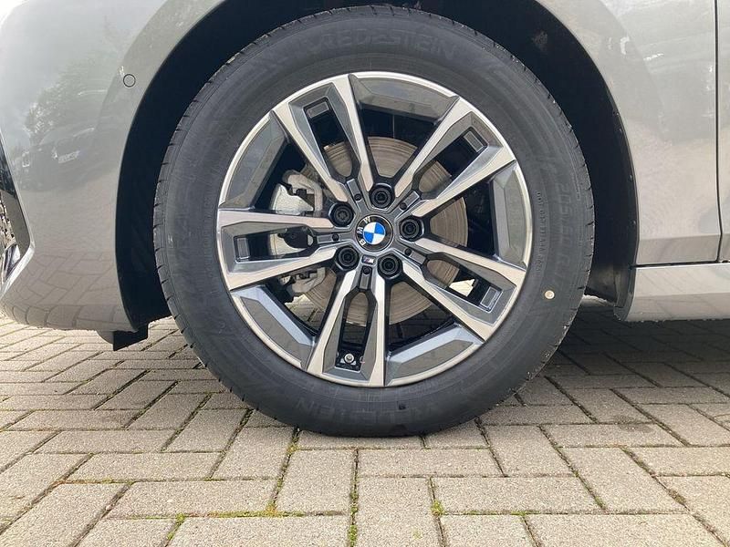Neu BMW 218 M Sport 136 PS (100 kW) 2025 Grau Van / Kleinbus
