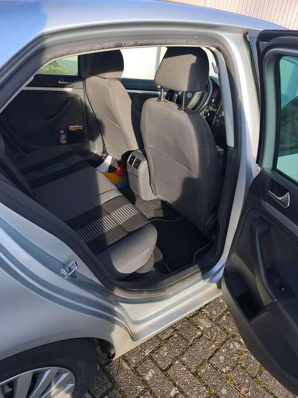 Gebraucht VW Jetta United 122 PS (89 kW) 2009 Silber Limousine