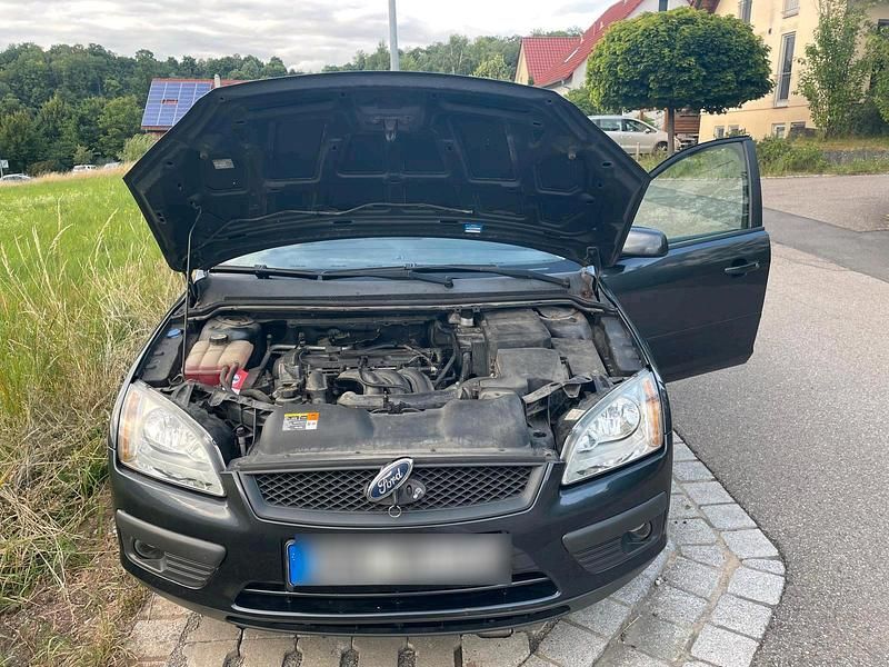 Gebraucht Ford Focus 101 PS (74 kW) 2008 Grau Kleinwagen