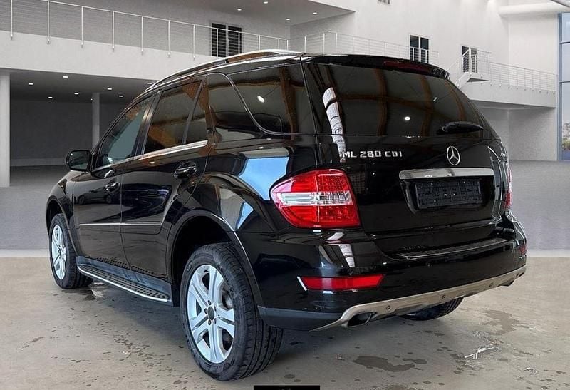 Second-hand Mercedes ML280 190 CP (139 kW) 2009 Negru SUV