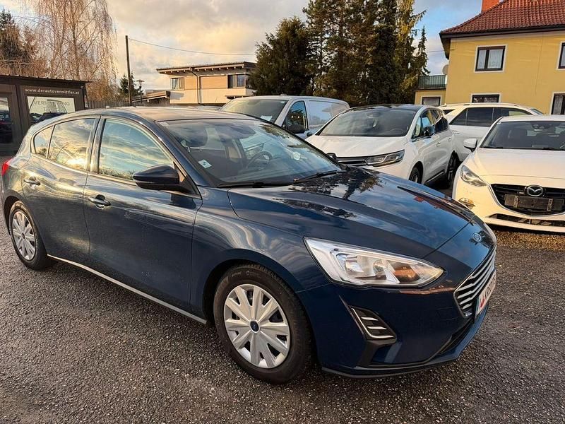 Blau Gebraucht 2019 Ford Focus Limousine | 8.999 € (Superpreis) - Bild 1/4