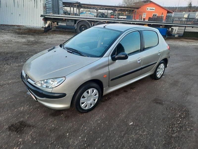 Gebraucht Peugeot 206 75 PS (55 kW) 2004 Silber Limousine