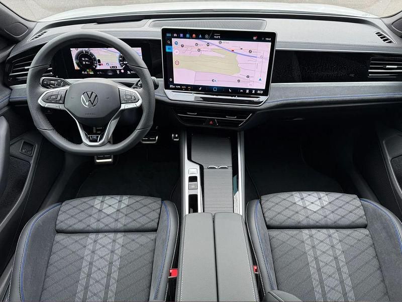 Nowe VW Passat R-line 265 KM (194 kW) 2025 Szary Kombi