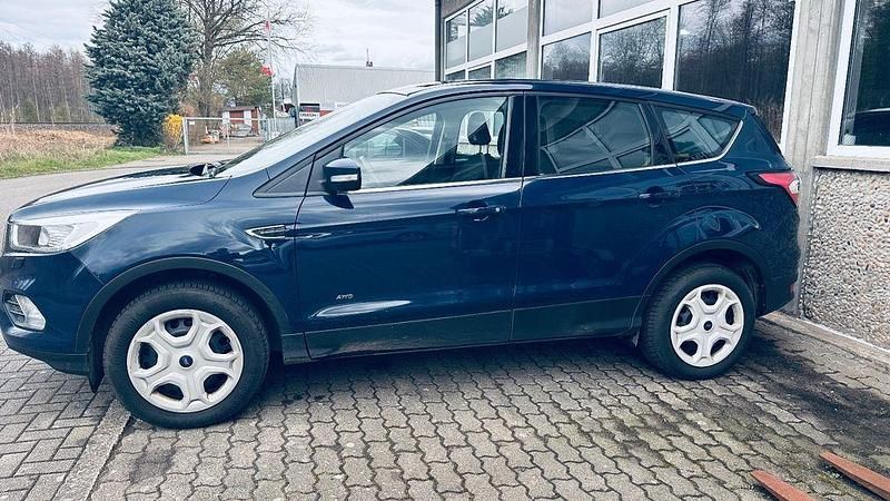 Gebraucht Ford Kuga 150 PS (110 kW) 2018 Blau SUV