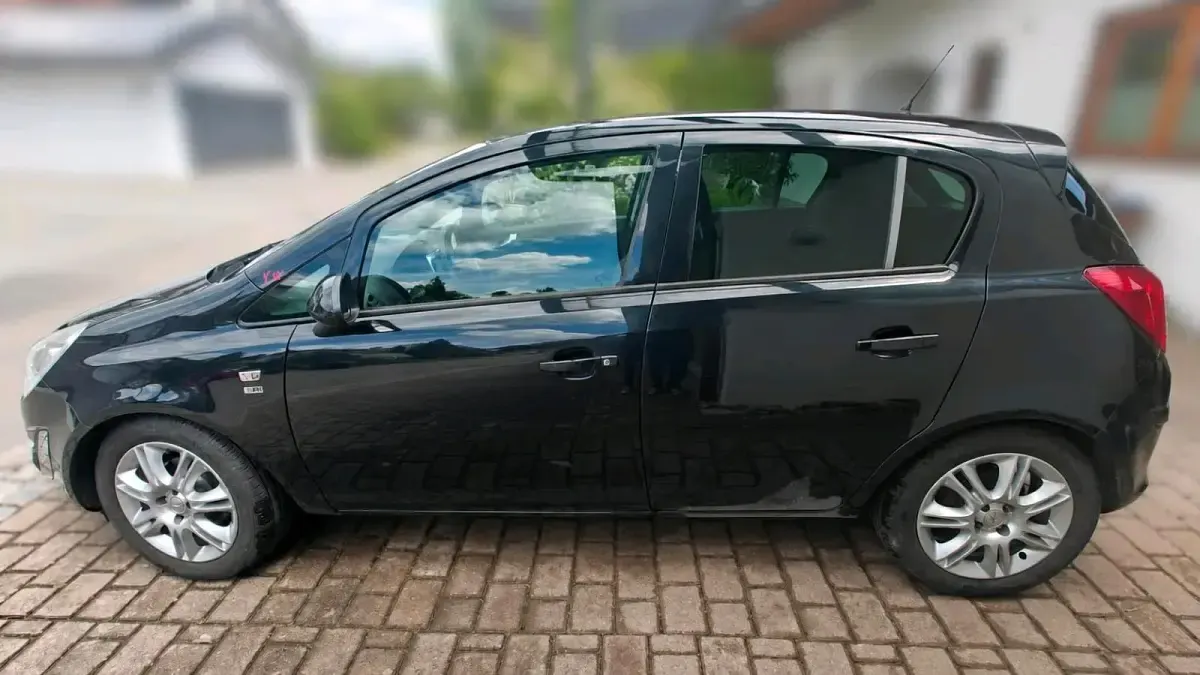 Gebraucht Opel Corsa 87 PS (63 kW) 2012 Schwarz Kleinwagen