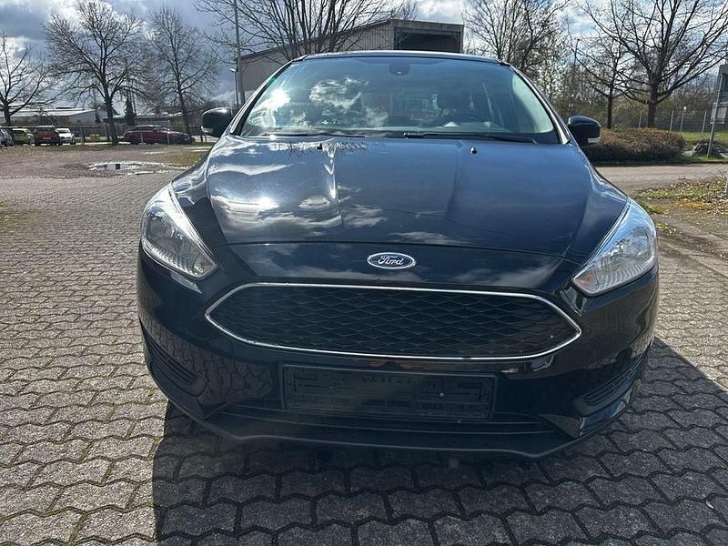 Gebraucht Ford Focus Trend 101 PS (74 kW) 2017 Schwarz Limousine