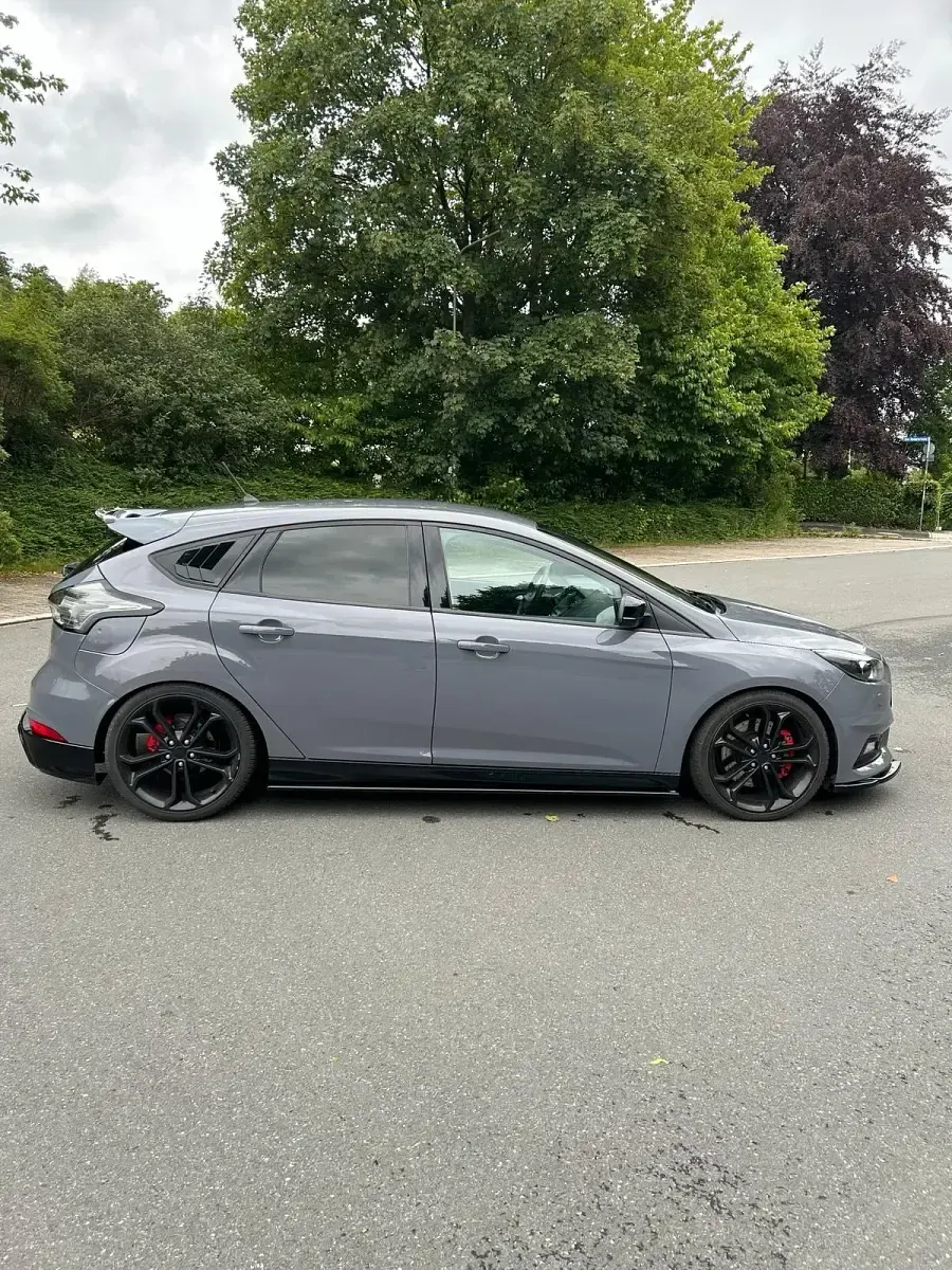 Gebraucht Ford Focus Performance Edition 250 PS (183 kW) 2017 Grau Limousine