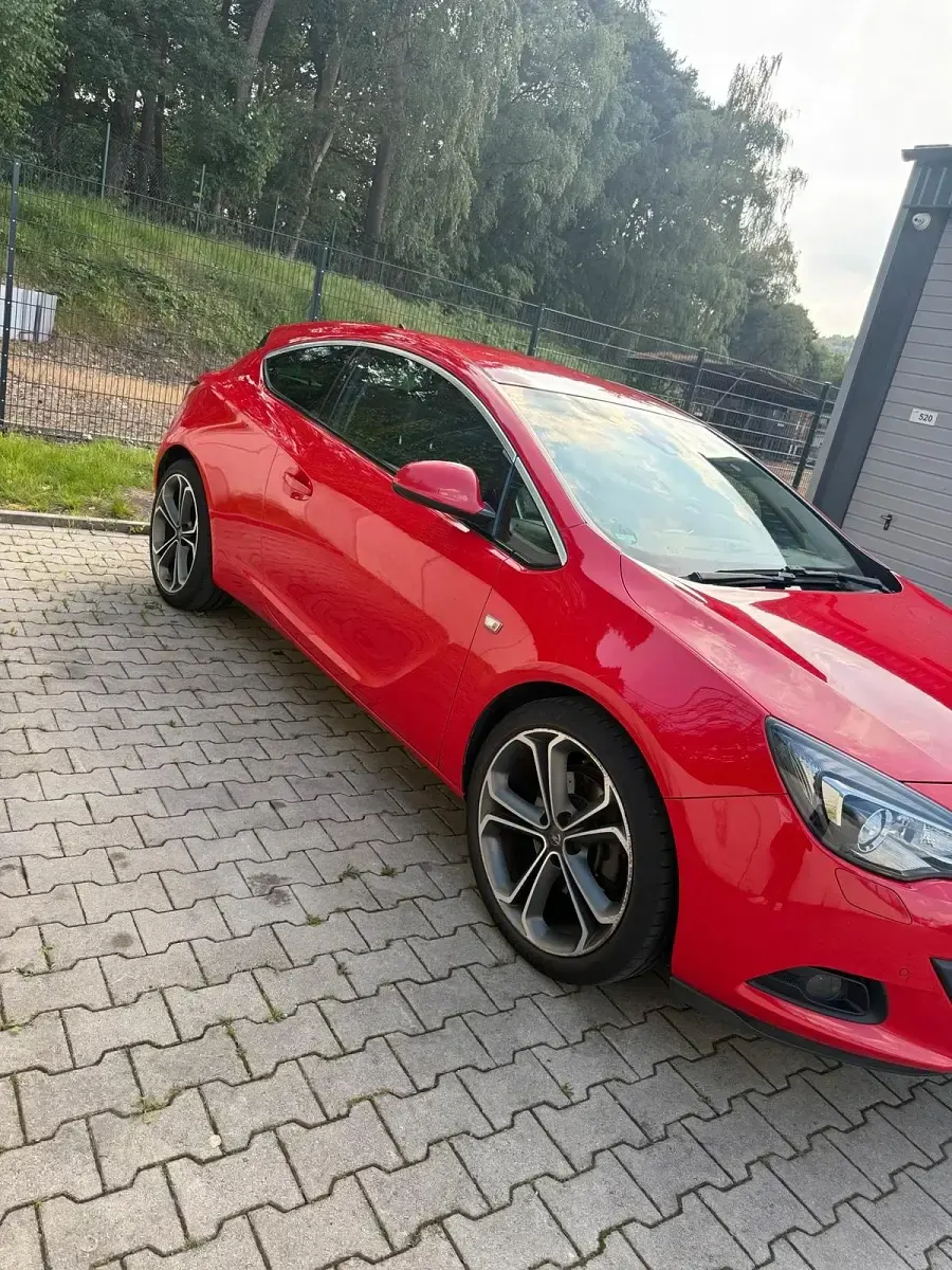 Gebraucht Opel Astra GTC 180 PS (132 kW) 2011 Rot Coupé