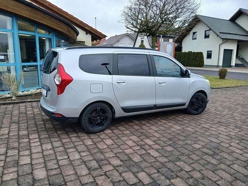 Gebraucht Dacia Lodgy Prestige 107 PS (78 kW) 2013 Silber Van / Kleinbus
