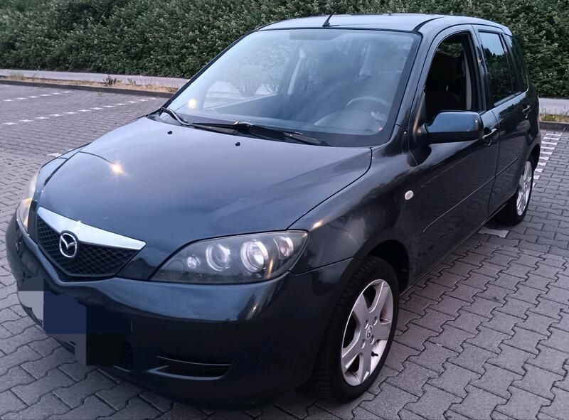 Grau Gebraucht 2005 Mazda 2 Exclusive Kleinwagen | 950 € (Fairer Preis) - Bild 1/4