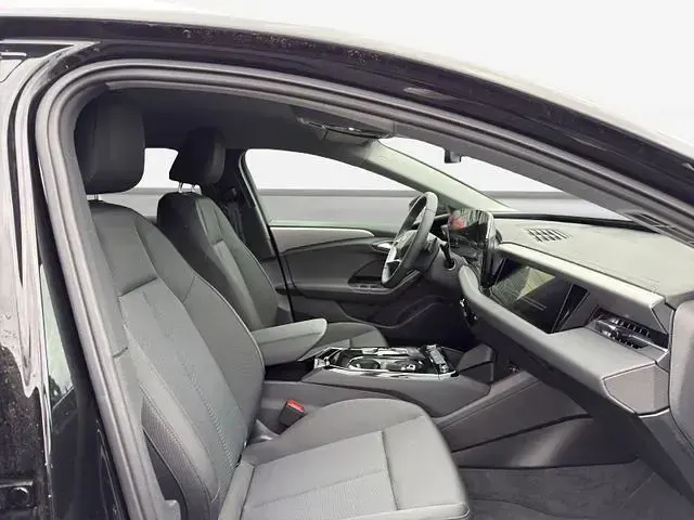 Gebraucht Audi A6 e-tron S-Line 314 kW (428 PS) 2025 Mythosschwarz metallic Kombi