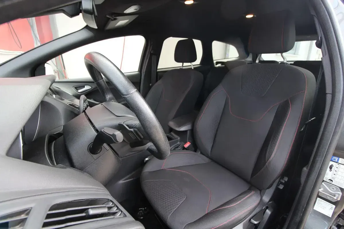 Gebraucht Ford Focus ST-Line 182 PS (133 kW) 2018 Grau Kombi