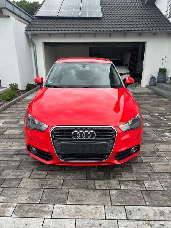 Rot Gebraucht 2012 Audi A1 Attraction Kleinwagen | 9.000 € (Guter Preis) - Bild 1/4