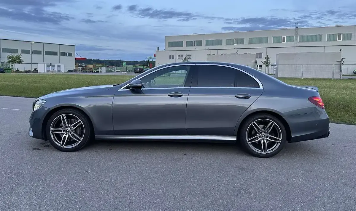 Gebraucht Mercedes E220 AMG line 194 PS (142 kW) 2017 Limousine