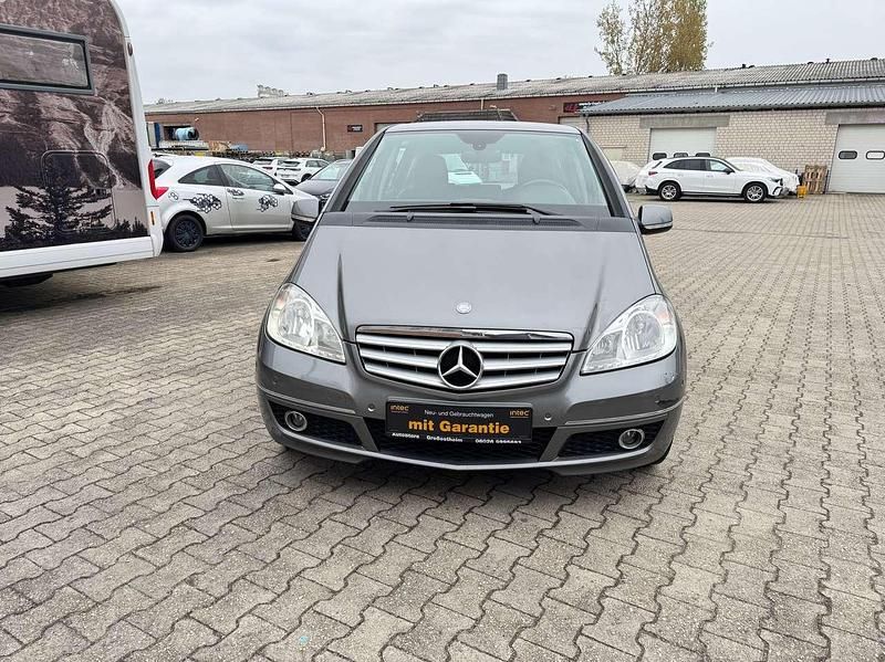 Gebraucht Mercedes A180 116 PS (85 kW) 2011 Mountaingrau  met. Limousine