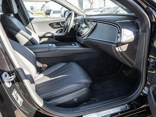 Gebraucht Mercedes E220 Advanced Plus 197 PS (144 kW) 2023 Schwarz / obsidianschwarz (metallic) Limousine