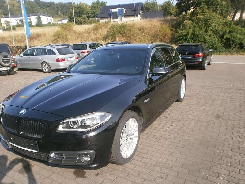 Black sapphire metallic Gebraucht 2013 BMW 520 Luxury Line Kombi | 11.400 € (Guter Preis) - Bild 1/4