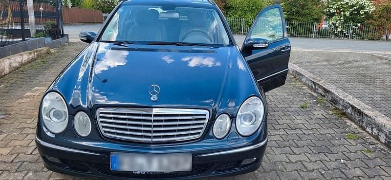 Schwarz Gebraucht 2005 Mercedes E350 Elegance Kombi | 4.200 € (Teuer) - Bild 1/4
