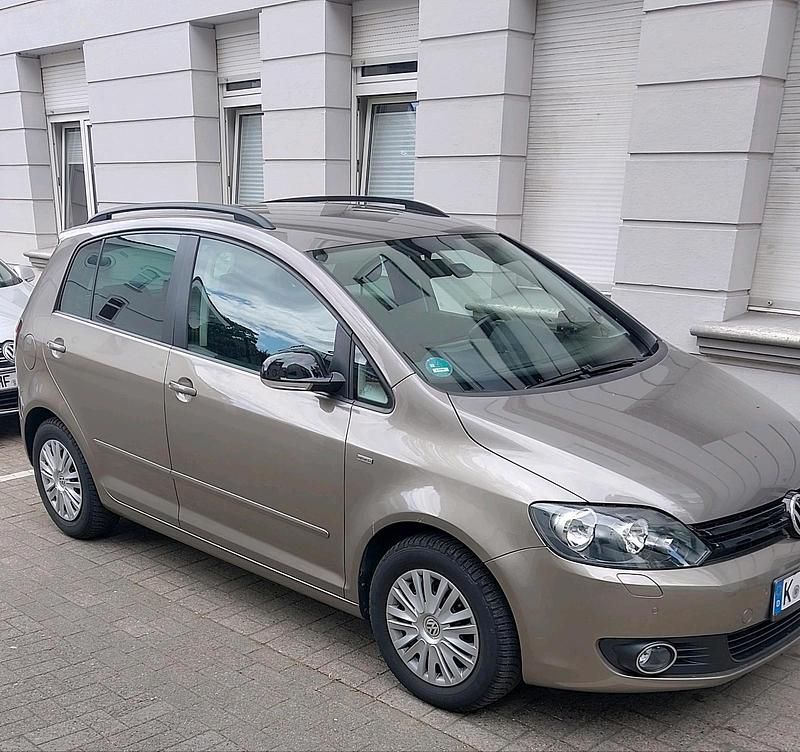 Andere farben Gebraucht 2012 VW Golf VII Match Limousine | 8.250 € (Fairer Preis) - Bild 1/4