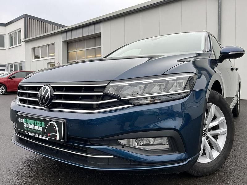 Aquamarinblau Gebraucht 2023 VW Passat Business Kombi | 23.860 € (Guter Preis) - Bild 1/4