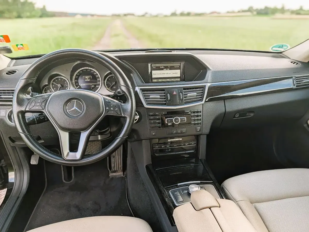 Gebraucht Mercedes E220 Avantgarde 170 PS (125 kW) 2012 Schwarz Kombi