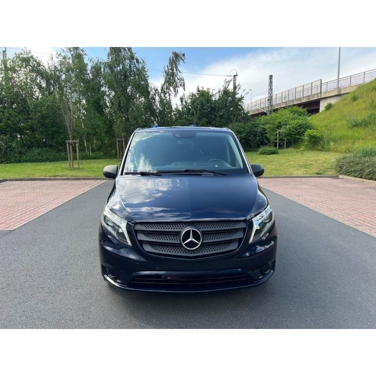 Blau Gebraucht 2020 Mercedes Vito Van / Kleinbus | 34.900 € (Fairer Preis) - Bild 1/4