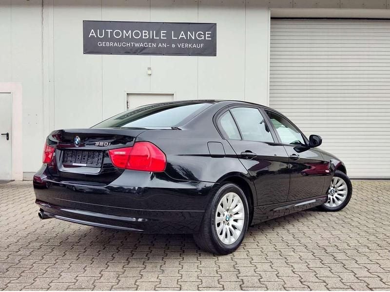 Second-hand BMW 320 170 CP (125 kW) 2008 Negru Berlinǎ