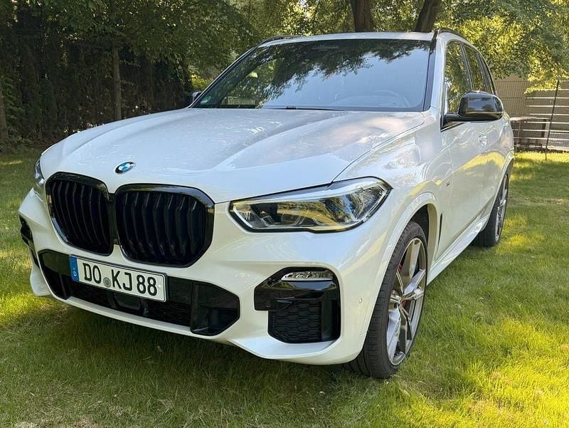 Weiß Gebraucht 2021 BMW X5 M50 Performance SUV | 56.500 € (Fairer Preis) - Bild 1/4