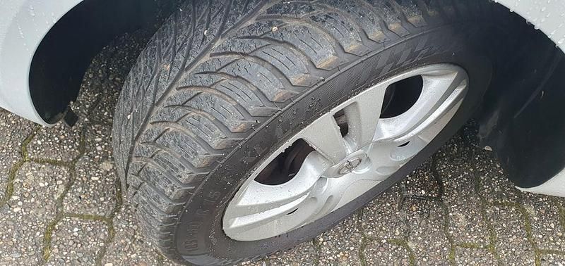 Gebraucht Opel Corsa Color Edition 69 PS (50 kW) 2014 Weiß Kleinwagen