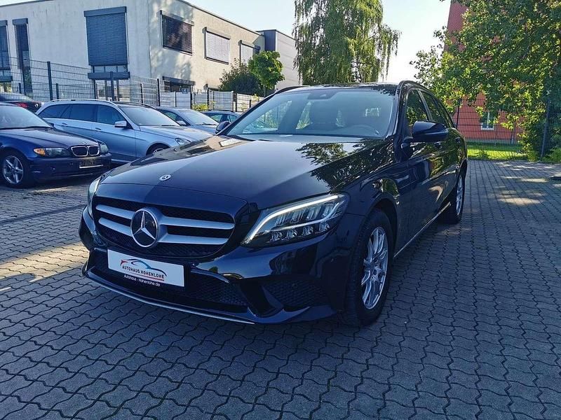 Obsidianschwarz Gebraucht 2020 Mercedes C200 Kombi | 19.980 € (Fairer Preis) - Bild 1/4