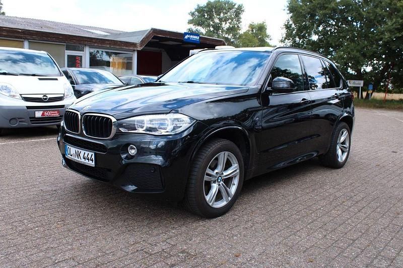 Black sapphire metallic (metallic) Gebraucht 2016 BMW X5 M Sport SUV | 22.499 € (Fairer Preis) - Bild 1/4