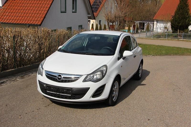 Używany Opel Corsa Edition 69 KM (50 kW) 2014 Biały Hatchback