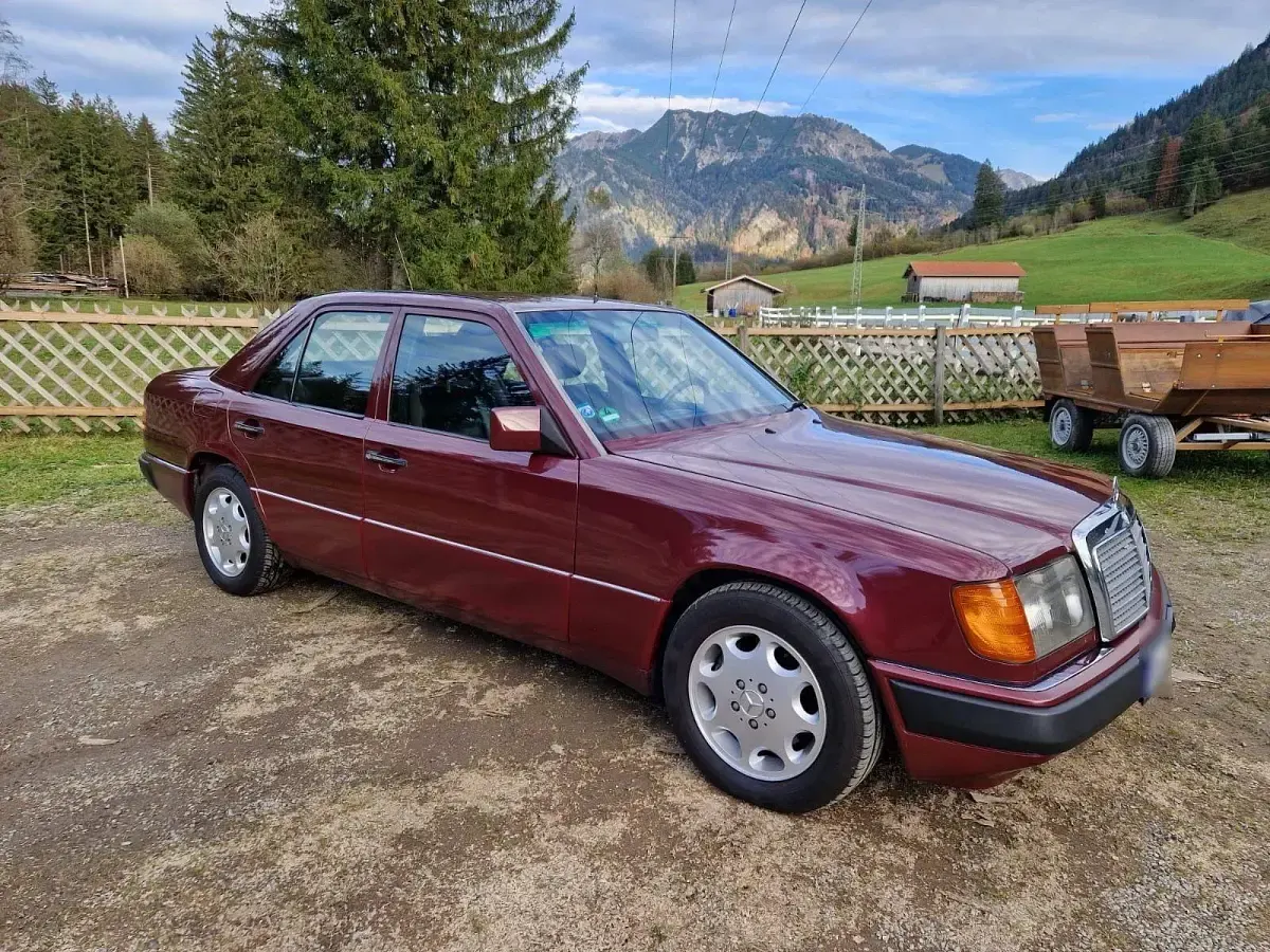 Gebraucht Mercedes E300 220 PS (161 kW) 1992 Rot Limousine