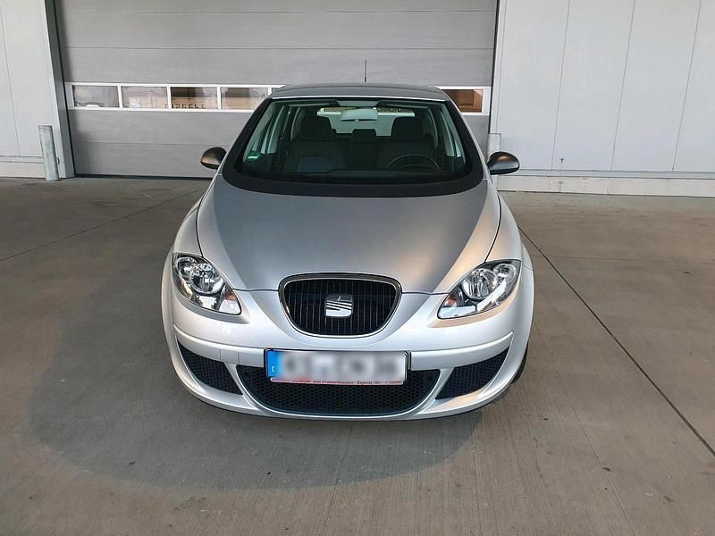 Silber Gebraucht 2009 Seat Altea Van / Kleinbus | 3.490 € (Fairer Preis) - Bild 1/4