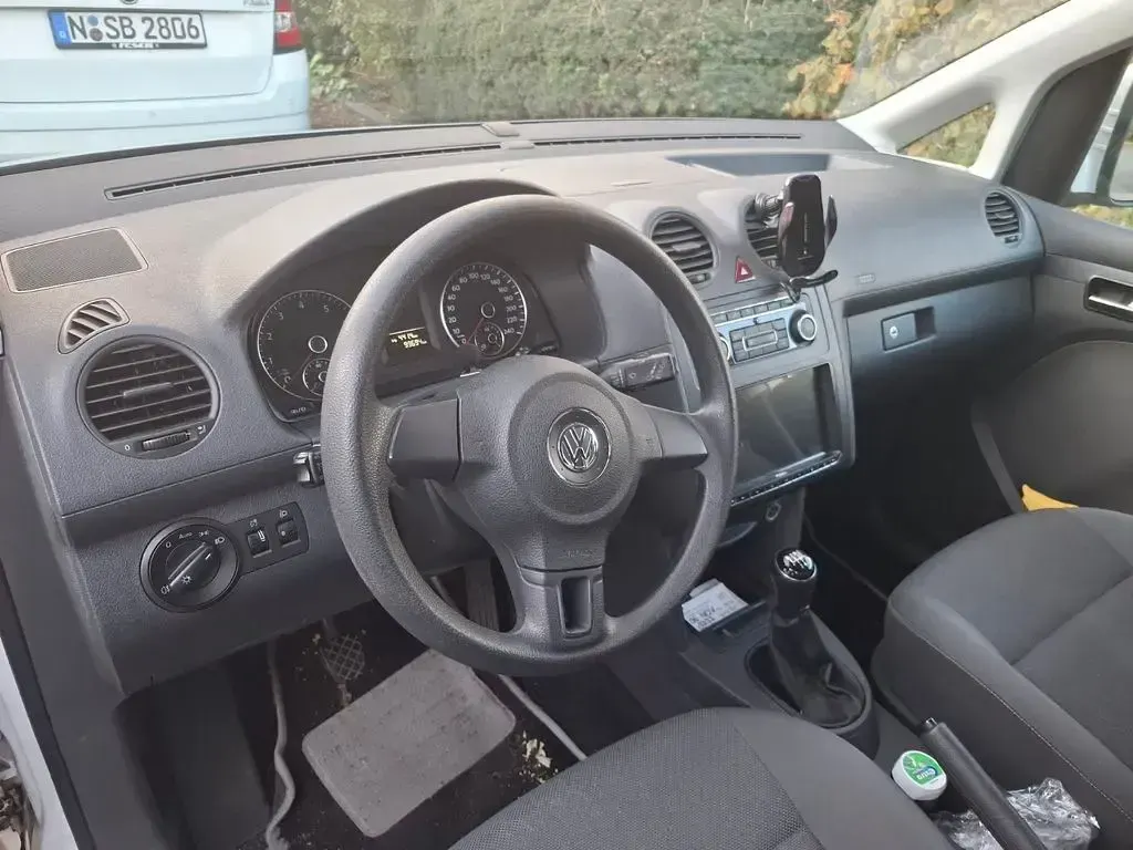 Second-hand VW Caddy Comfortline 105 CP (77 kW) 2013 Alb Monovolum
