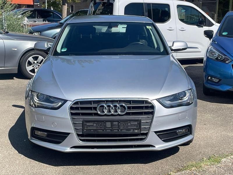 Silber Gebraucht 2015 Audi A4 Ambiente Limousine | 12.650 € (Guter Preis) - Bild 1/4